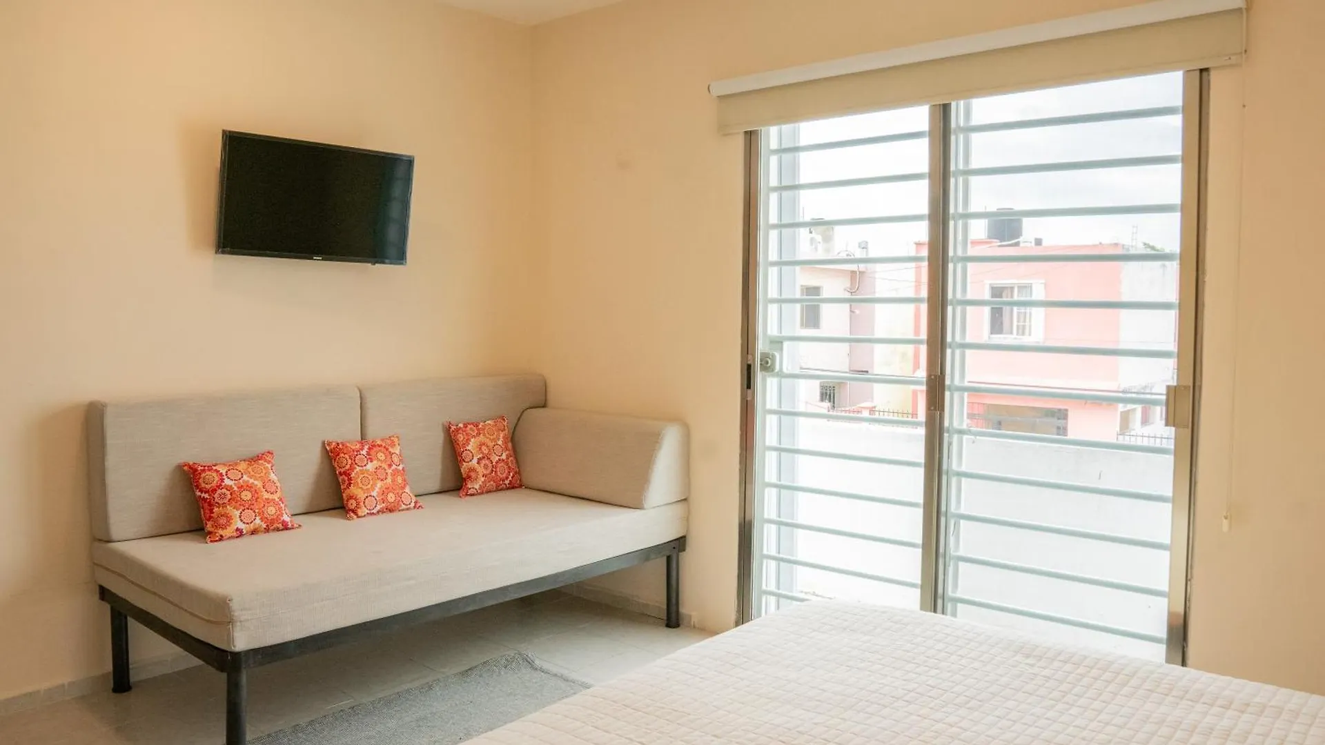 Comoda Casa Con 2 Habitaciones En Chetumal